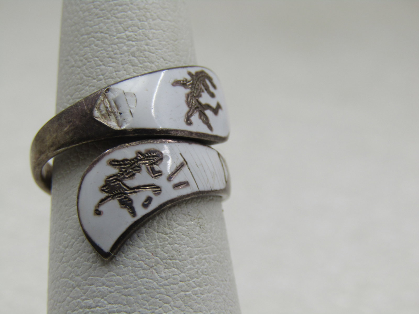 Vintage Sterling Enameled Siam Bypass Ring, White Enameled. Sz. 5. - 3