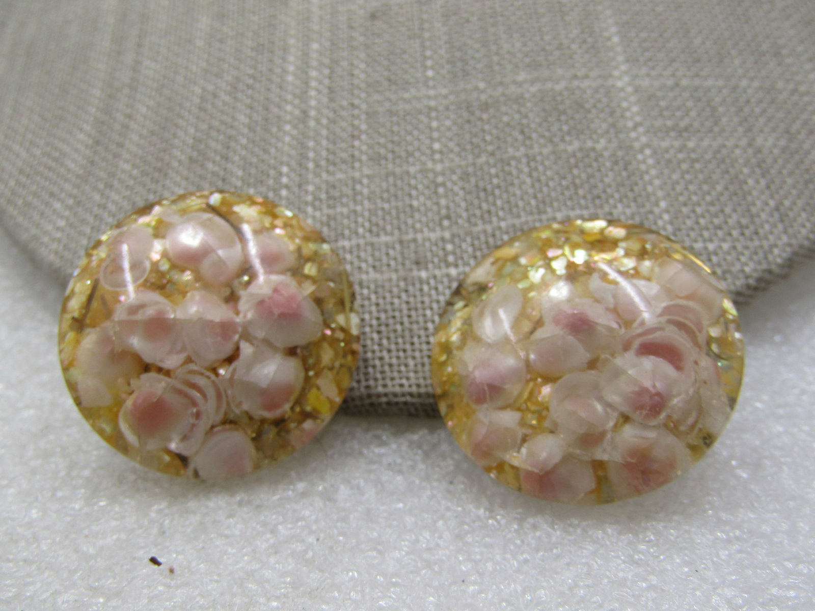 Vintage Seashell Clear Lucite Clip earrings, 1", 1950's-1960's - 4