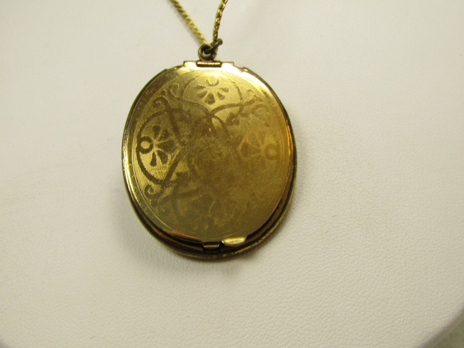 Vintage Black/White Shilouette Locket Necklace, 24", 1940's-1960's - 4
