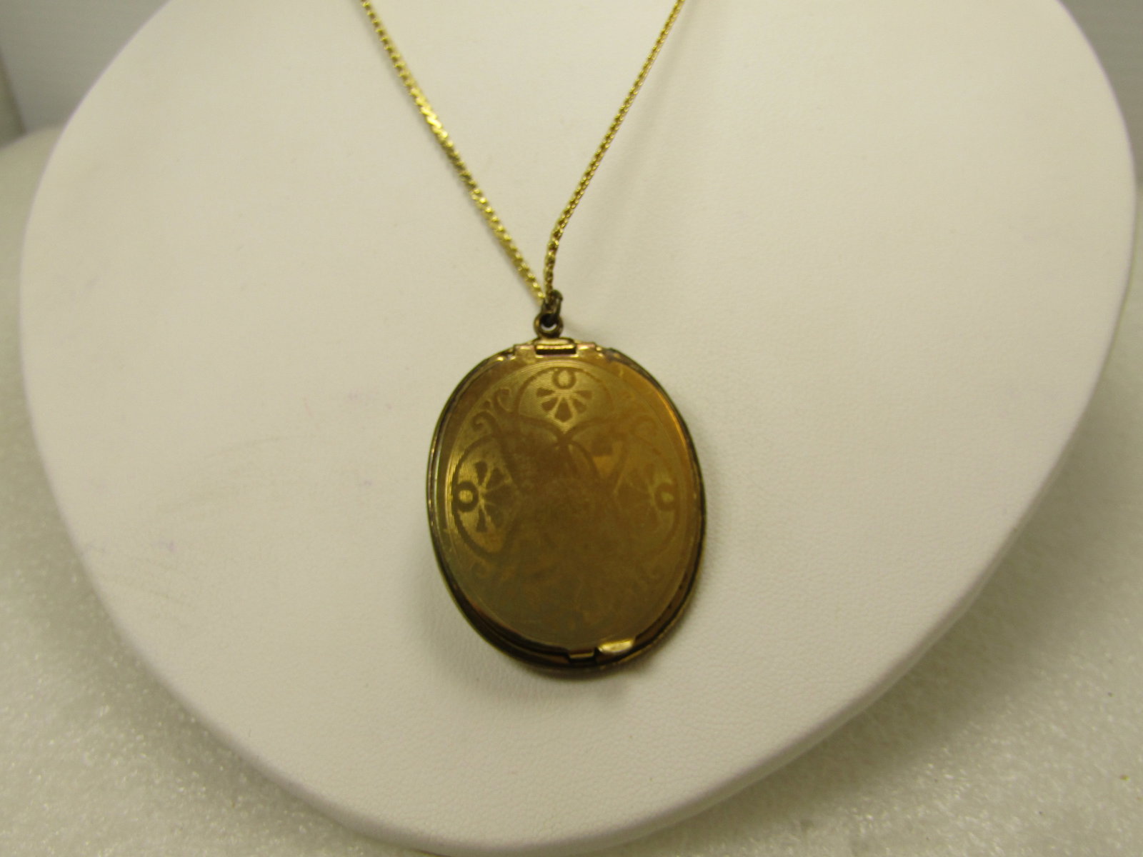 Vintage Black/White Shilouette Locket Necklace, 24", 1940's-1960's - 6
