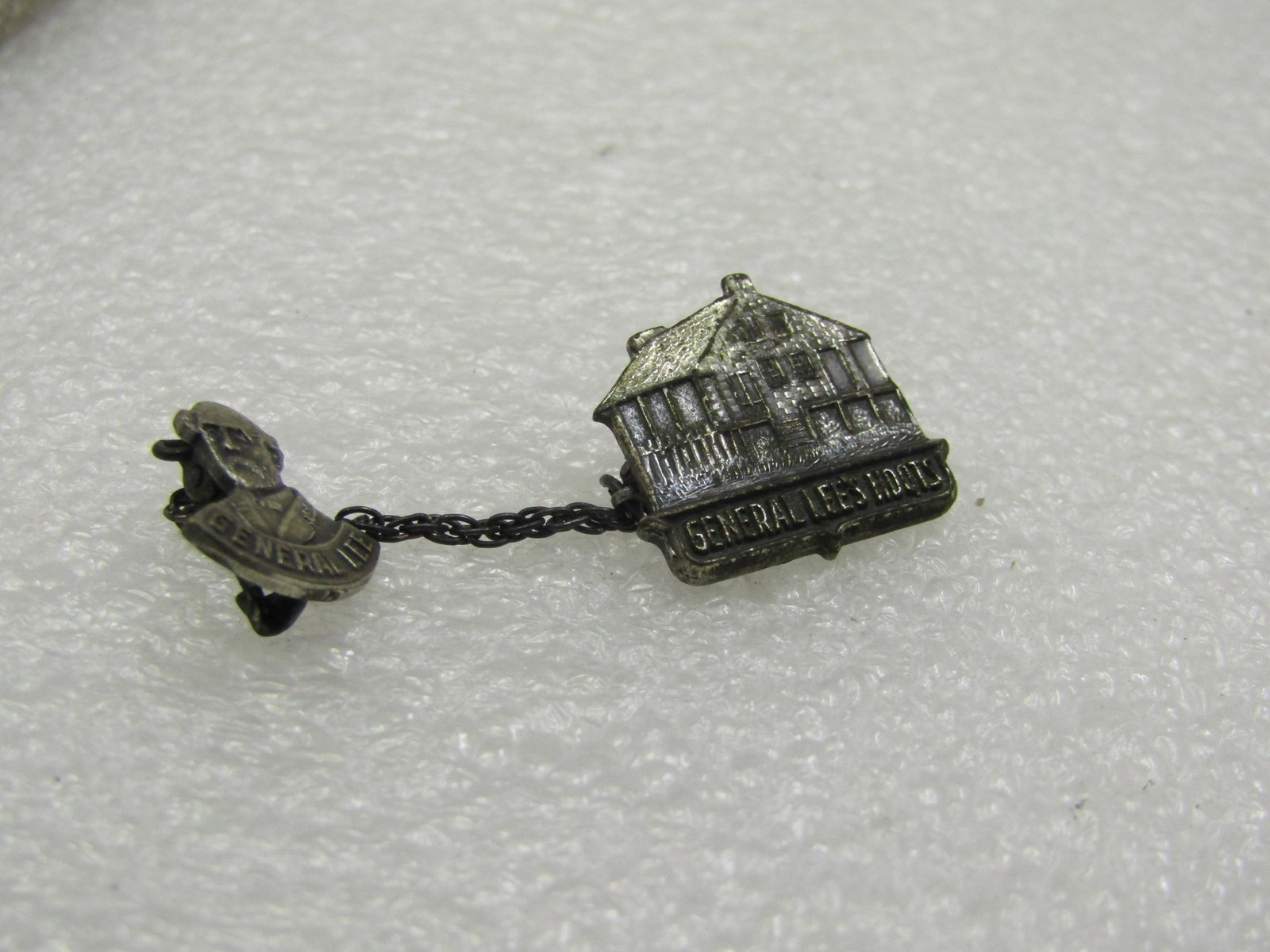 Vintage General Lee Headquarters Souvenir Brooch, Silver Tone: Vintage General Lee Headquarters Souvenir Brooch, Silver Tone. This is part of the Gettysburg Historical Civil War site, tours, museum, and grounds. This has two parts - the headquarters building and