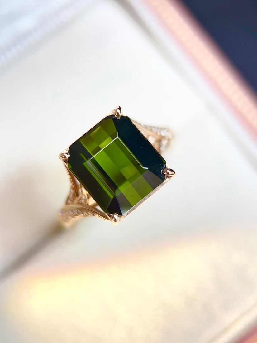 18K Gold Natural Tourmaline Ring: Title: 18K Gold Natural Tourmaline Ring Description: This 18K gold ring set with a natural tourmaline features an elegant and luxurious design and a stunningly beautiful tourmaline. Exquisite and