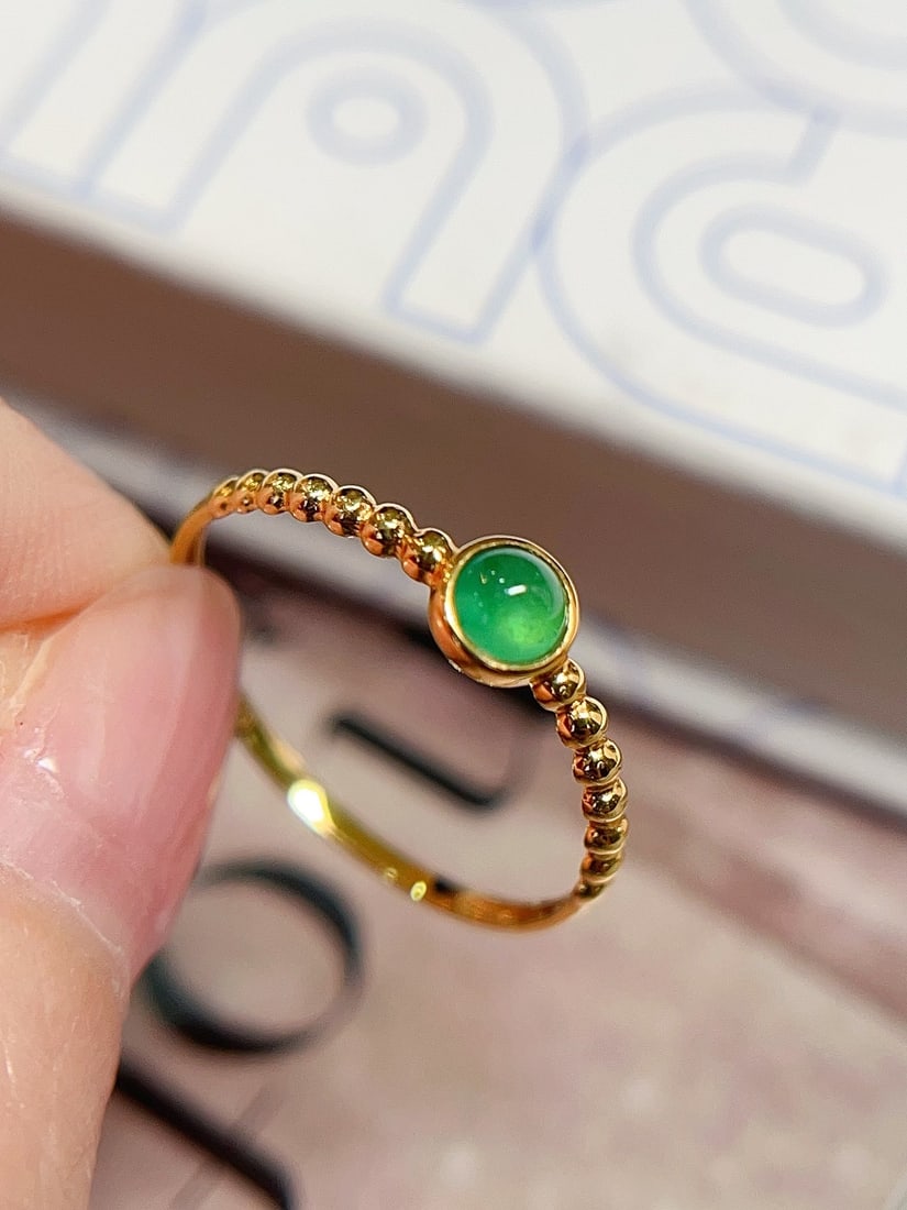 18K Gold Emerald Ring - 4