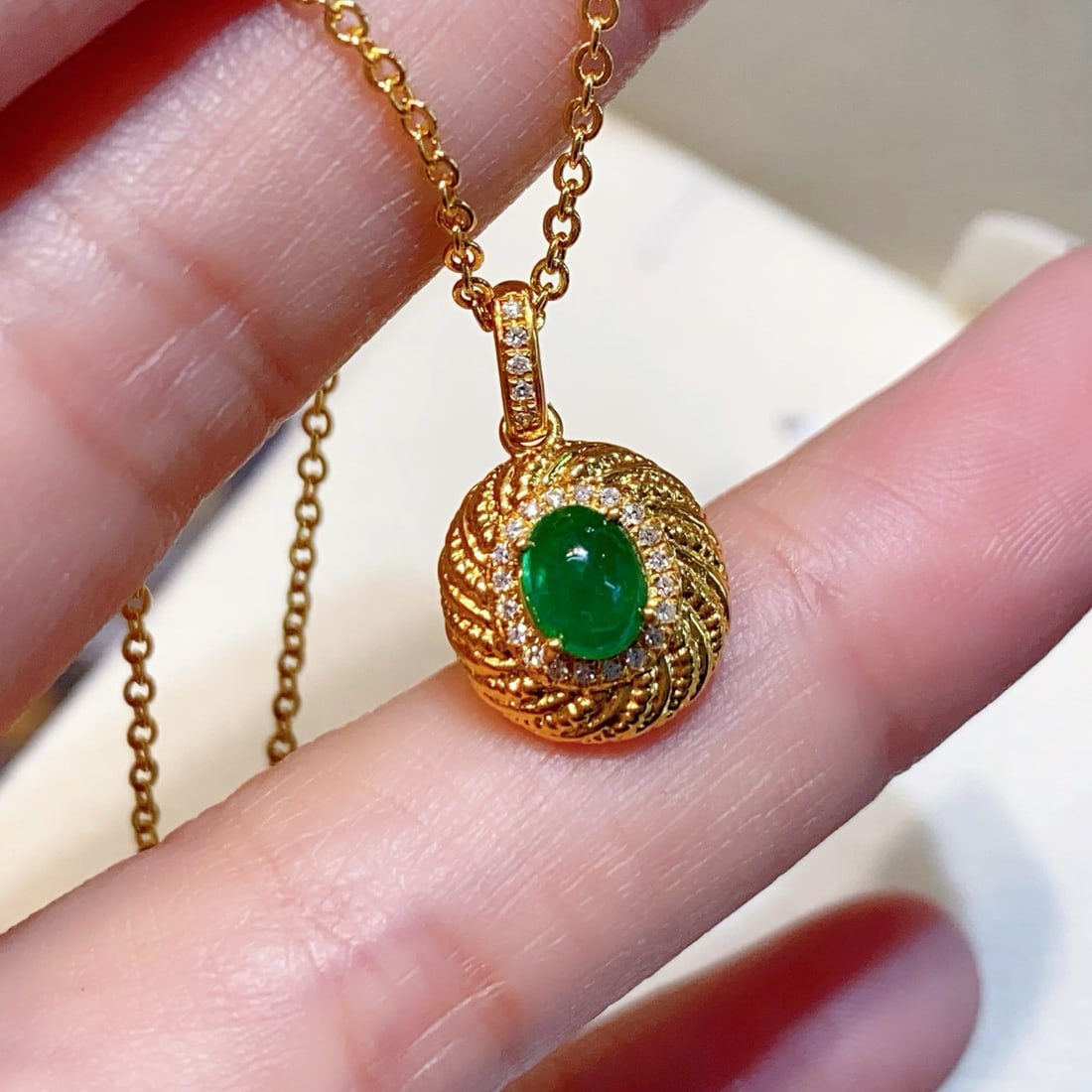 18K Gold Natural Emerald Pendant - 4