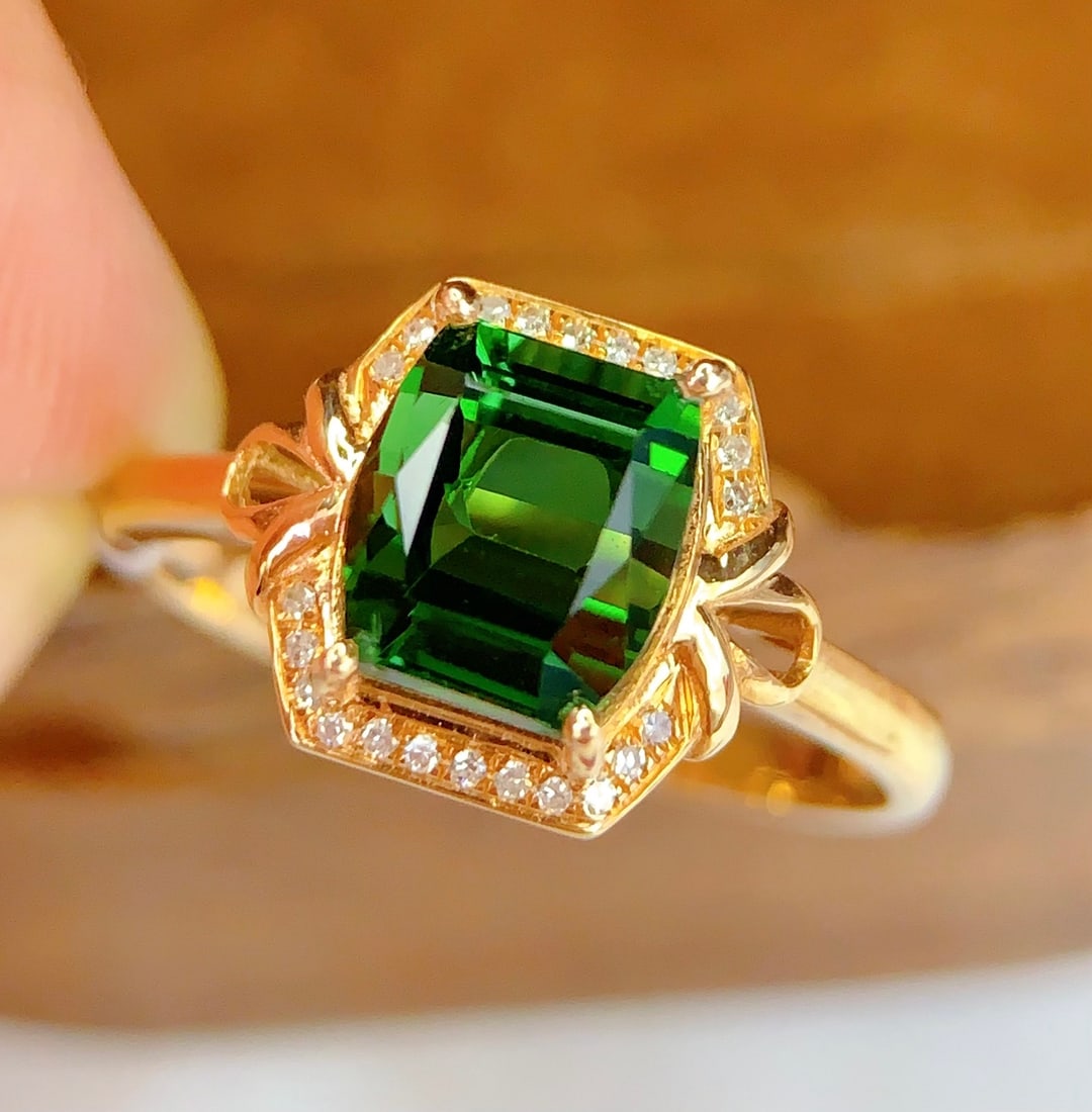 18K Gold Natural Tourmaline Ring: Title: 18K Gold Natural Tourmaline Ring Description: This ring is meticulously crafted in 18K gold and set with a natural tourmaline, showcasing a rich golden hue and cool white luster. The