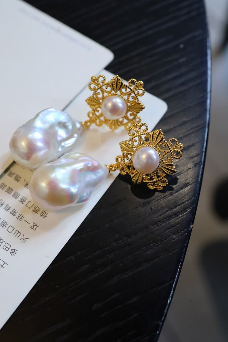 Silver-plated natural baroque pearl stud earrings - 4