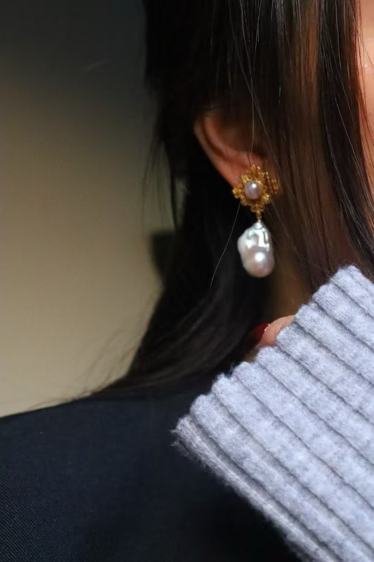 Silver-plated natural baroque pearl stud earrings - 5