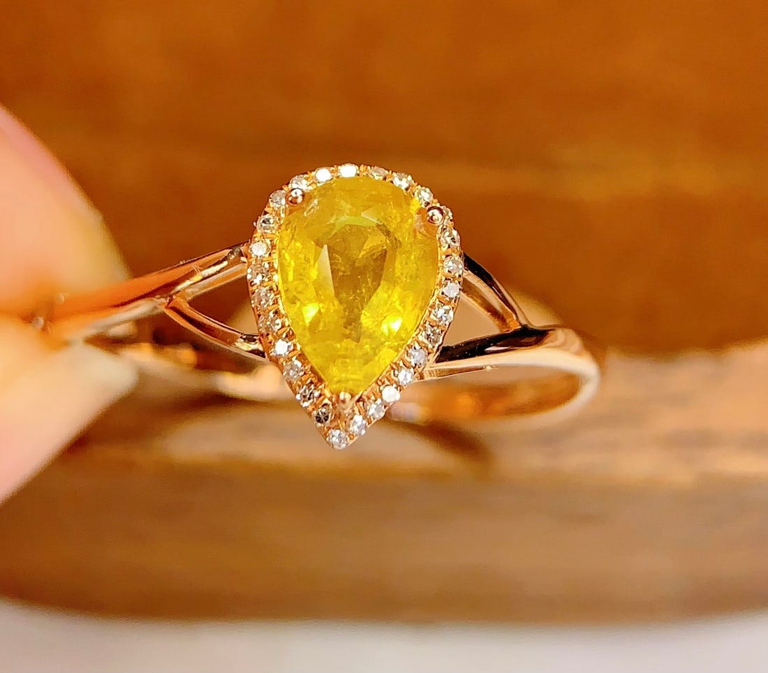 18K Gold Natural Tourmaline Ring: Title: 18K Gold Natural Tourmaline Ring Description: This ring features a base of 18K gold set with natural tourmaline, showcasing a perfect contrast between rich gold and cool white. The
