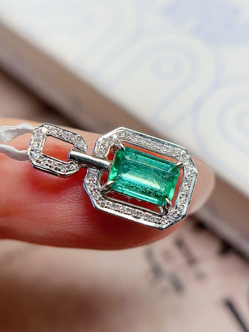 18K Gold Emerald Pendant - 2