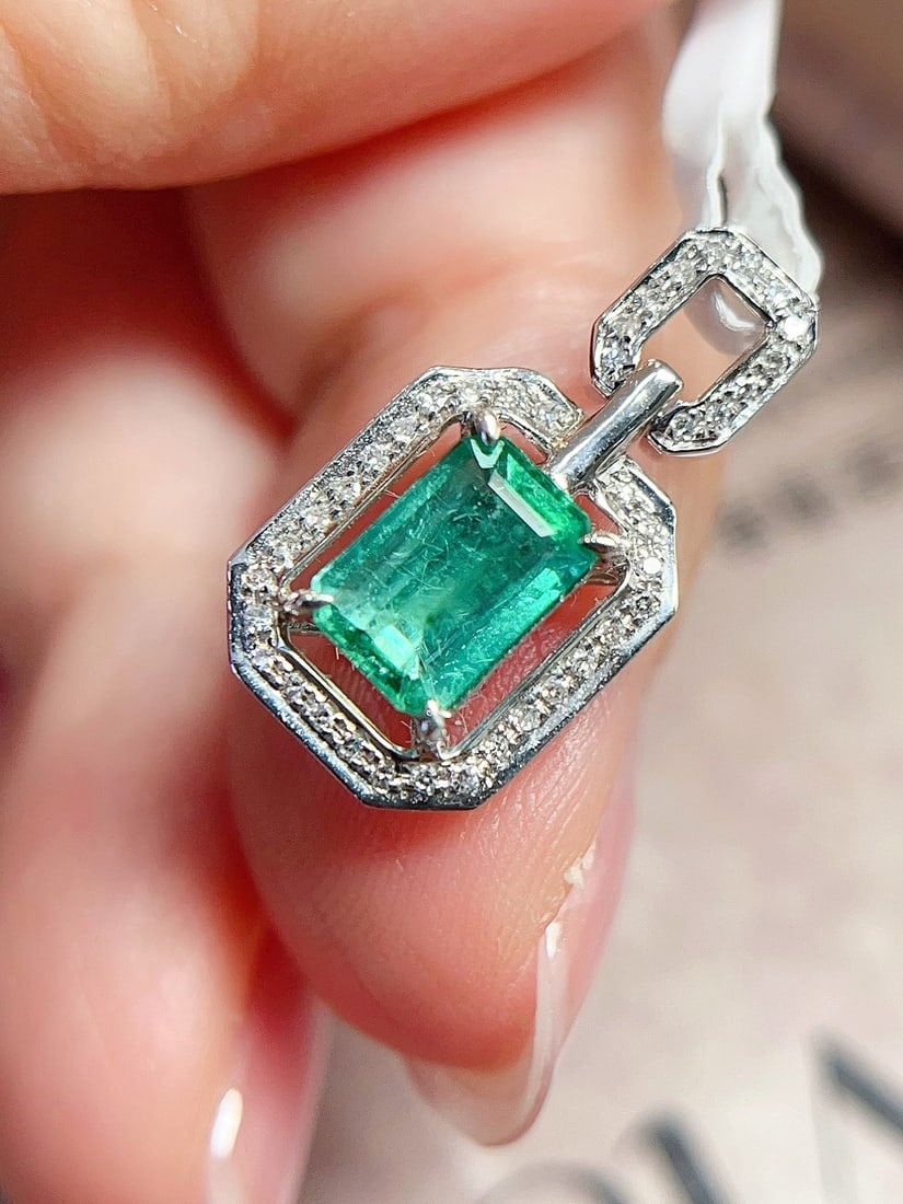 18K Gold Emerald Pendant - 3