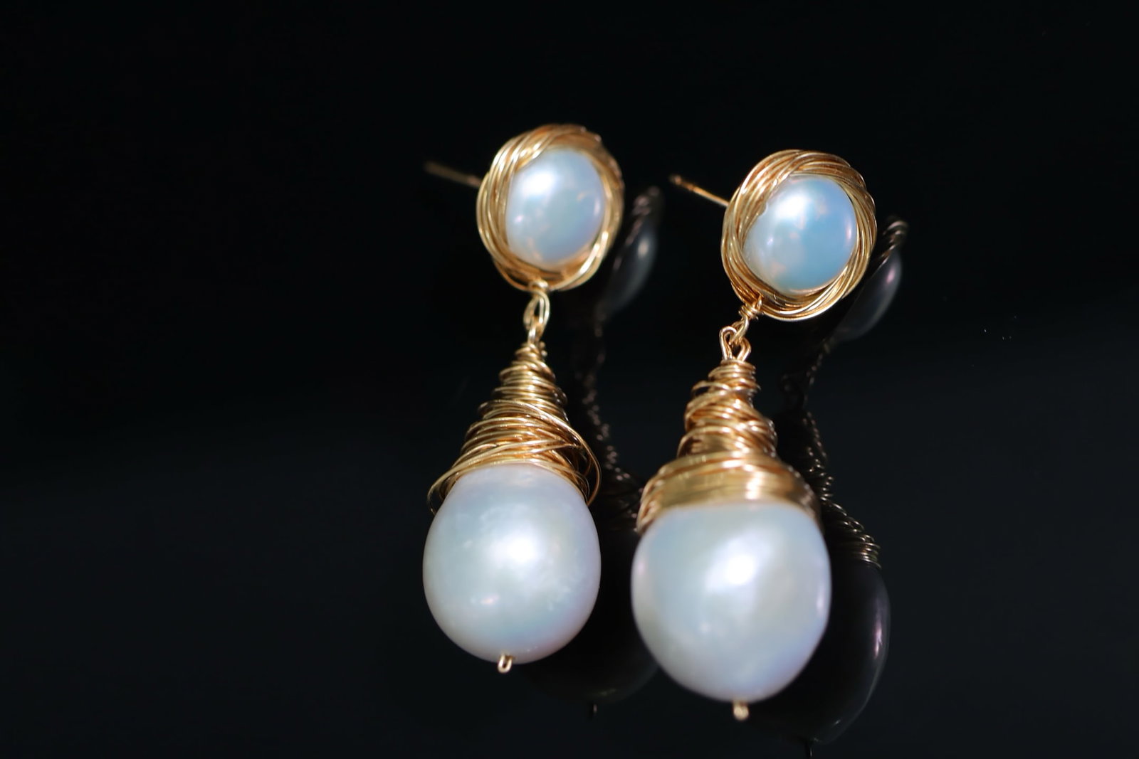 Natural Freshwater Pearl Earrings: Title: Natural Freshwater Pearl Earrings Description: This Earrings features natural freshwater pearls, displaying a rich golden hue and a cool white sheen. Each pearl is carefully selected to ensure