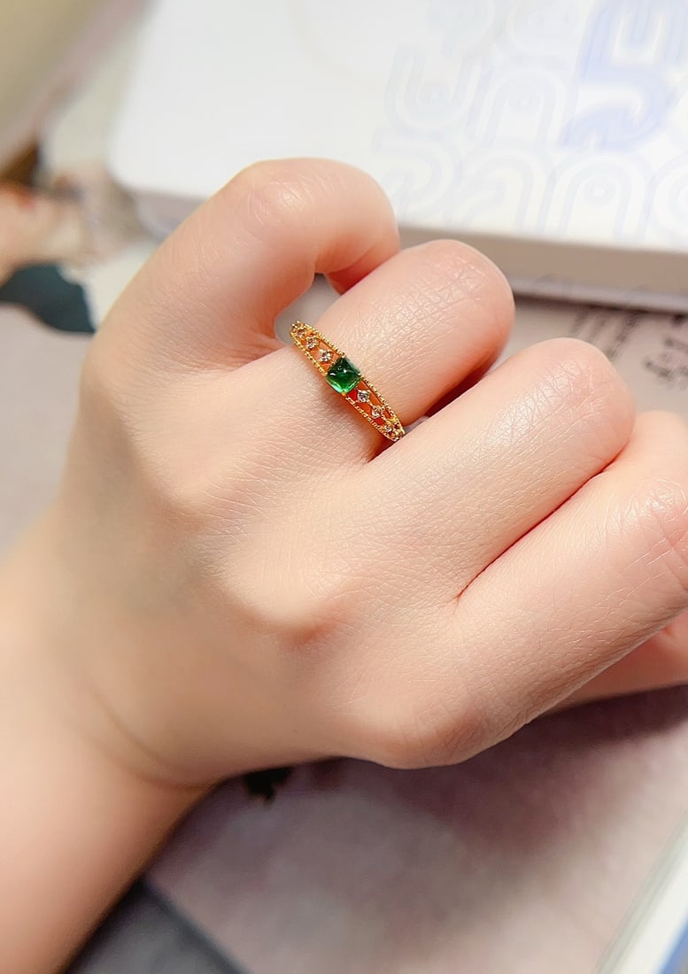 18K Gold Emerald Ring - 5
