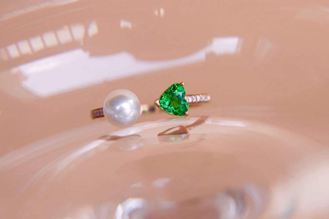 18K Gold Diamond and Pearl Ring - 10