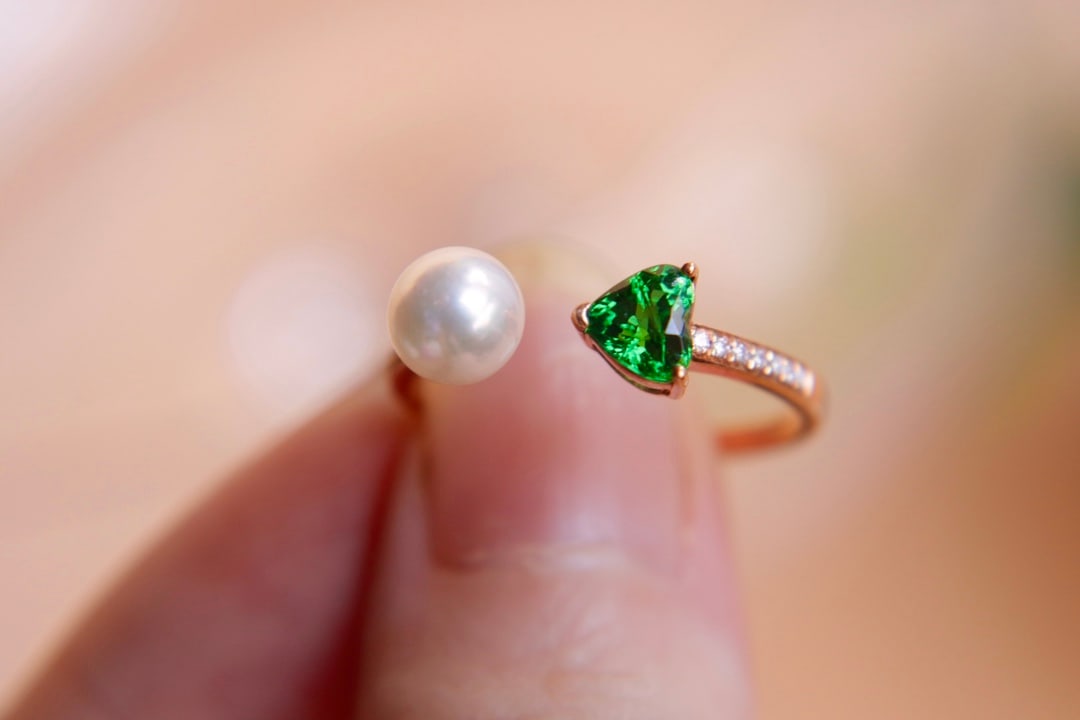 18K Gold Diamond and Pearl Ring - 2
