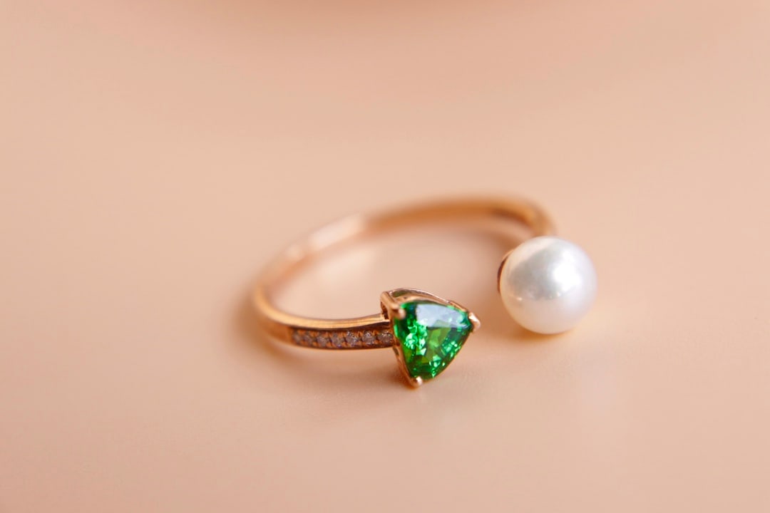 18K Gold Diamond and Pearl Ring - 3