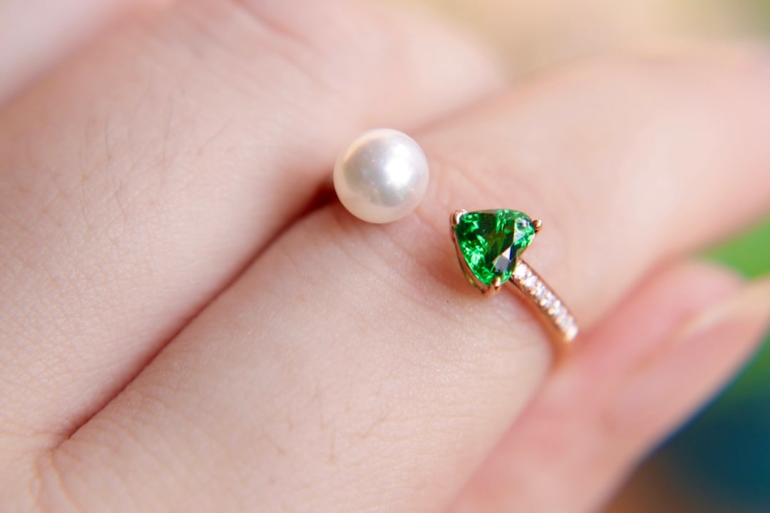 18K Gold Diamond and Pearl Ring - 4