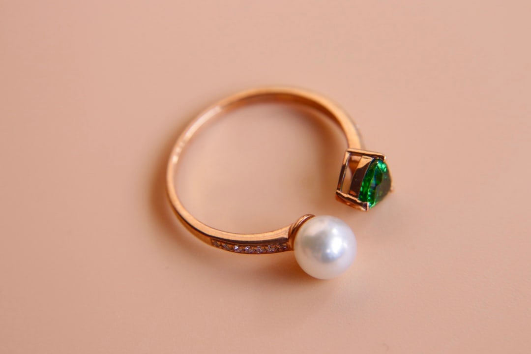 18K Gold Diamond and Pearl Ring - 5