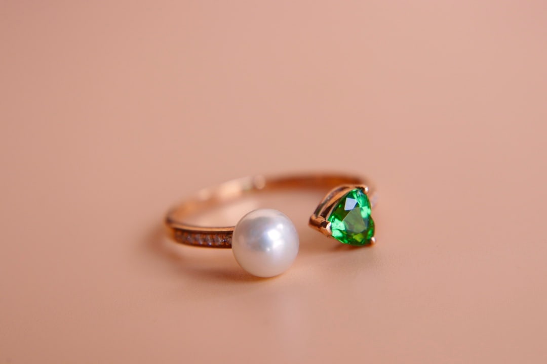 18K Gold Diamond and Pearl Ring - 7