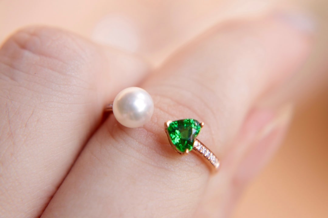 18K Gold Diamond and Pearl Ring - 8