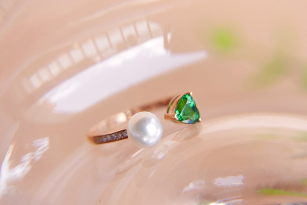 18K Gold Diamond and Pearl Ring - 9