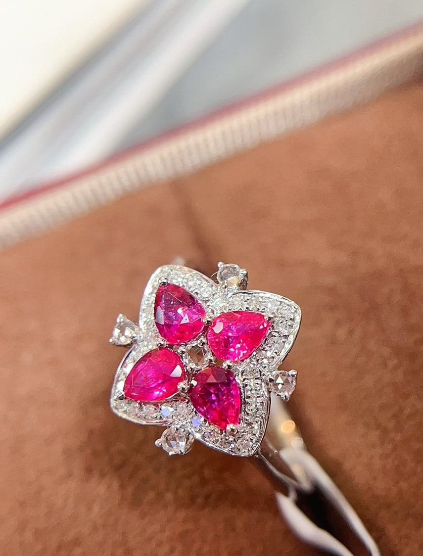 18K Gold Unheated Ruby Ring: Title: 18K Gold Unheated Ruby Ring Description: This 18K gold unheated ruby ring is renowned for its glassy texture and stunning brilliance. The clover design adds a touch of modern elegance. Featurin