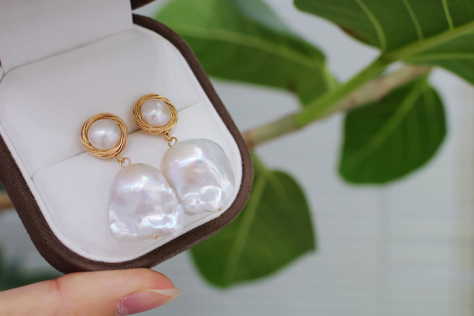 Natural Freshwater Baroque Earrings: Title: Natural Freshwater Baroque Earrings Description: These earrings feature natural freshwater baroque pearls with a silky iridescent luster, offering a robust and unique charm. The design adds ele