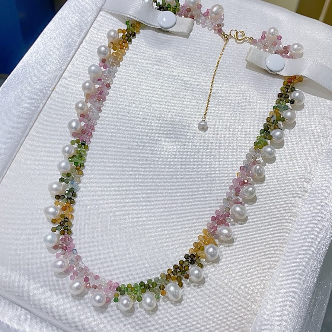14K Gold Filled Natural Freshwater Pearl Necklace: Title: 14K Gold Filled Natural Freshwater Pearl Necklace Description: This necklace features 6-7mm natural freshwater pearls, perfectly blending rich gold and cool white. Each pearl is carefully selec
