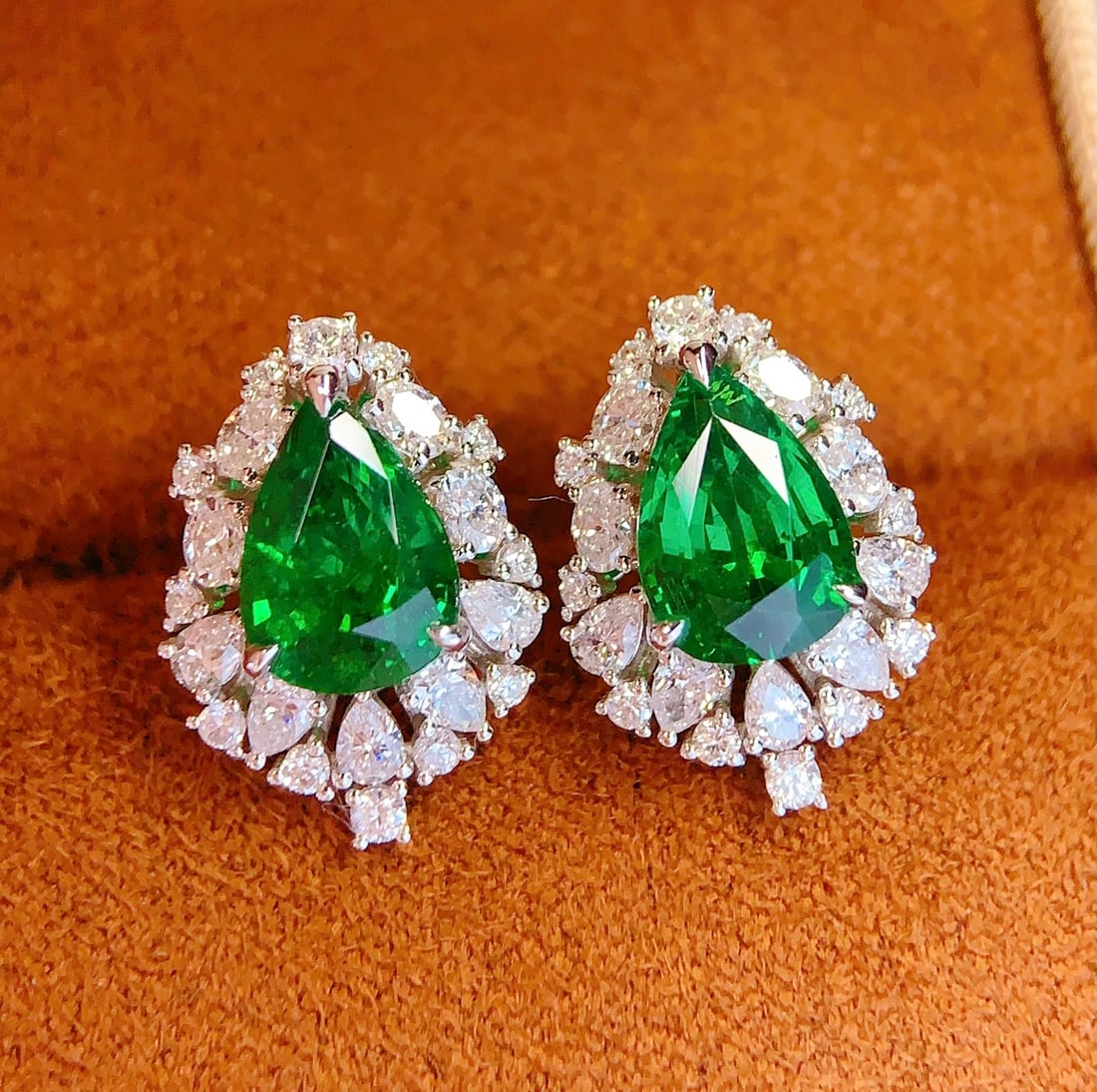18K Gold Natural Tsavorite Earrings - 3