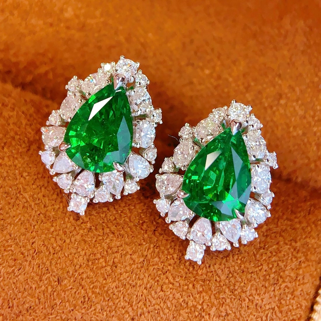 18K Gold Natural Tsavorite Earrings - 4