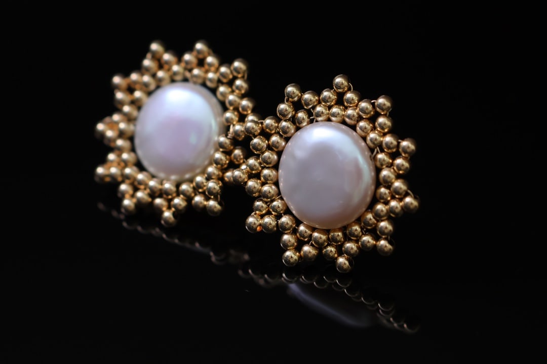 Natural Button Pearl Earrings - 2