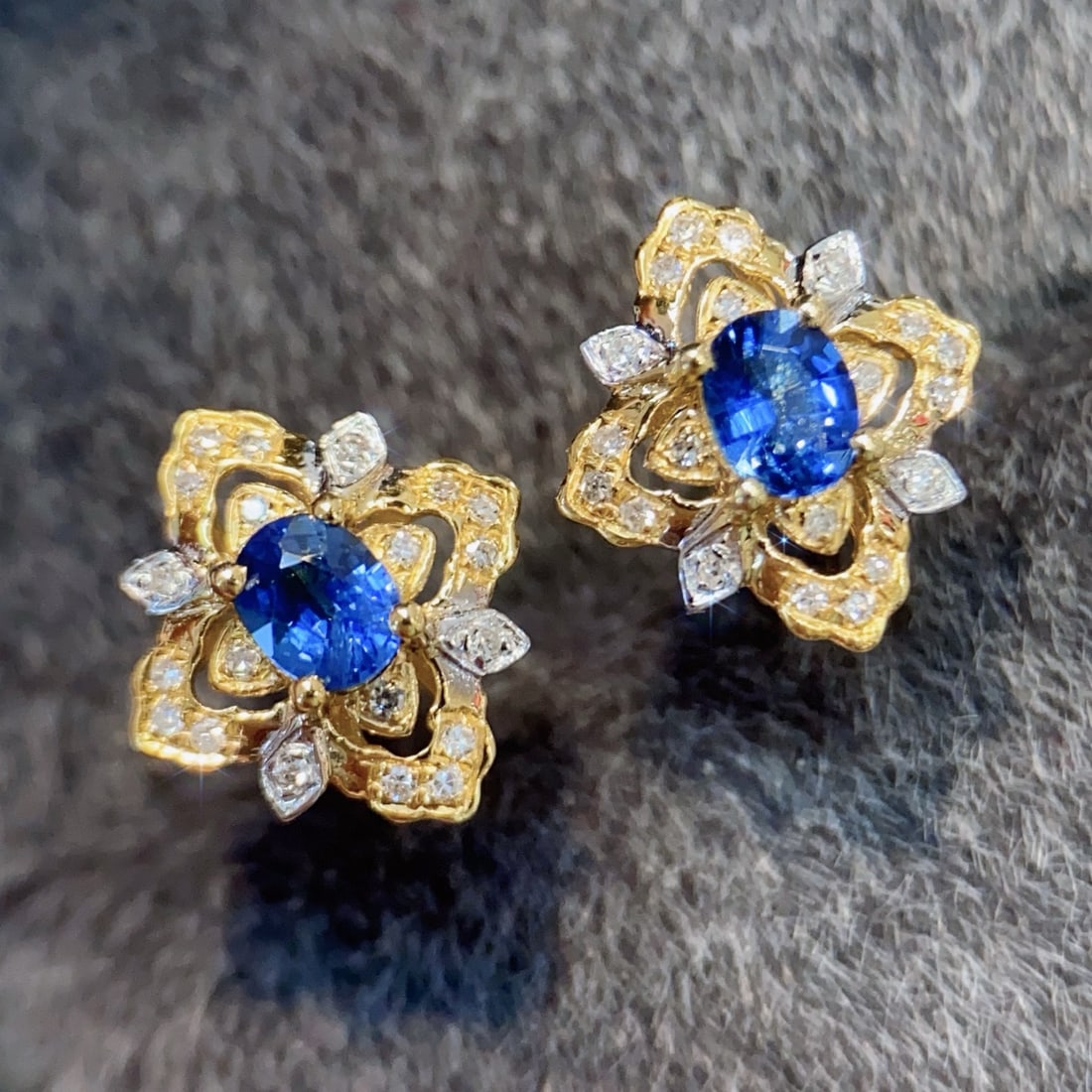 18K Gold Sapphire Earrings - 3