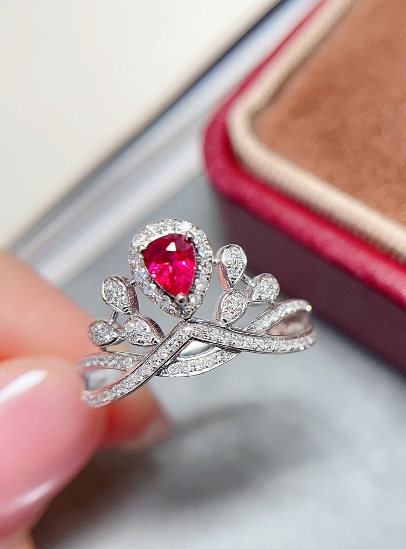 18K Gold Ruby Ring: Title: 18K Gold Ruby Ring Description: This ring is crafted from 18K gold and set with natural rubies, displaying a glassy, ??pigeon-blood red hue with brilliant and vibrant fire. The classic design