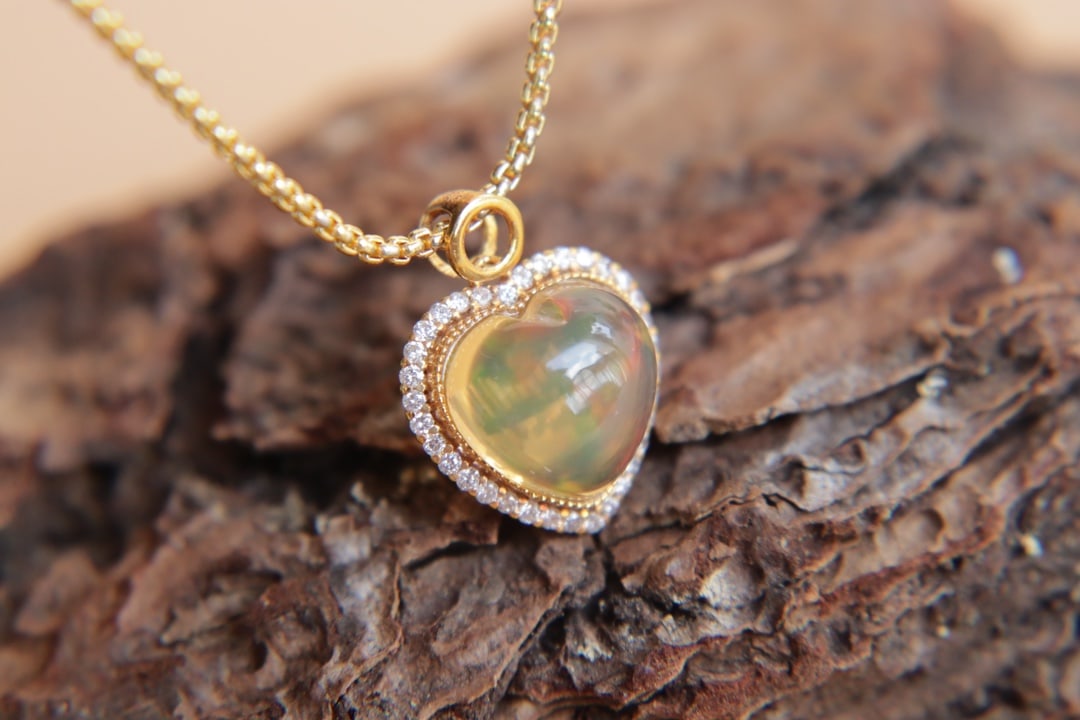 18K Gold Natural Opal Diamond Pendant - 9