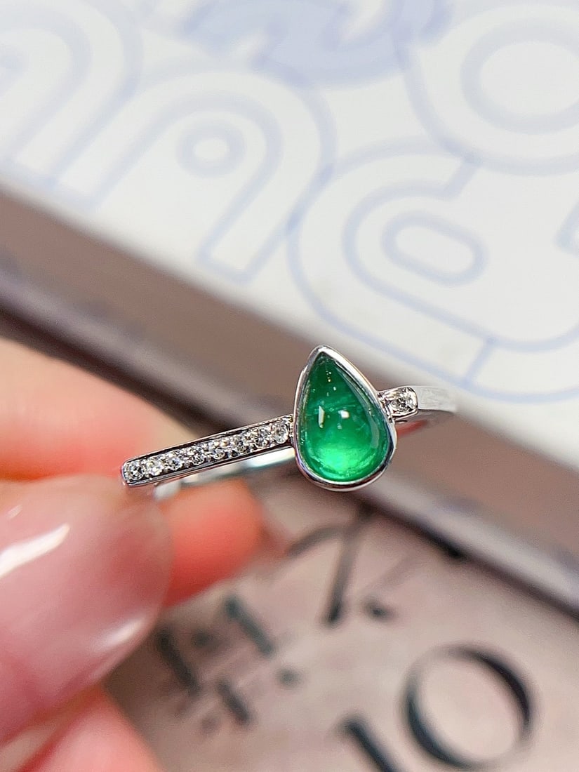 18K Gold Emerald Ring - 2