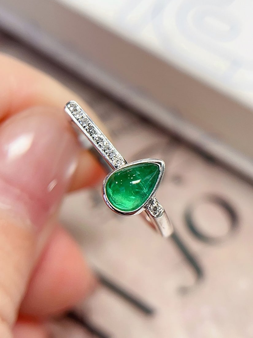 18K Gold Emerald Ring - 3