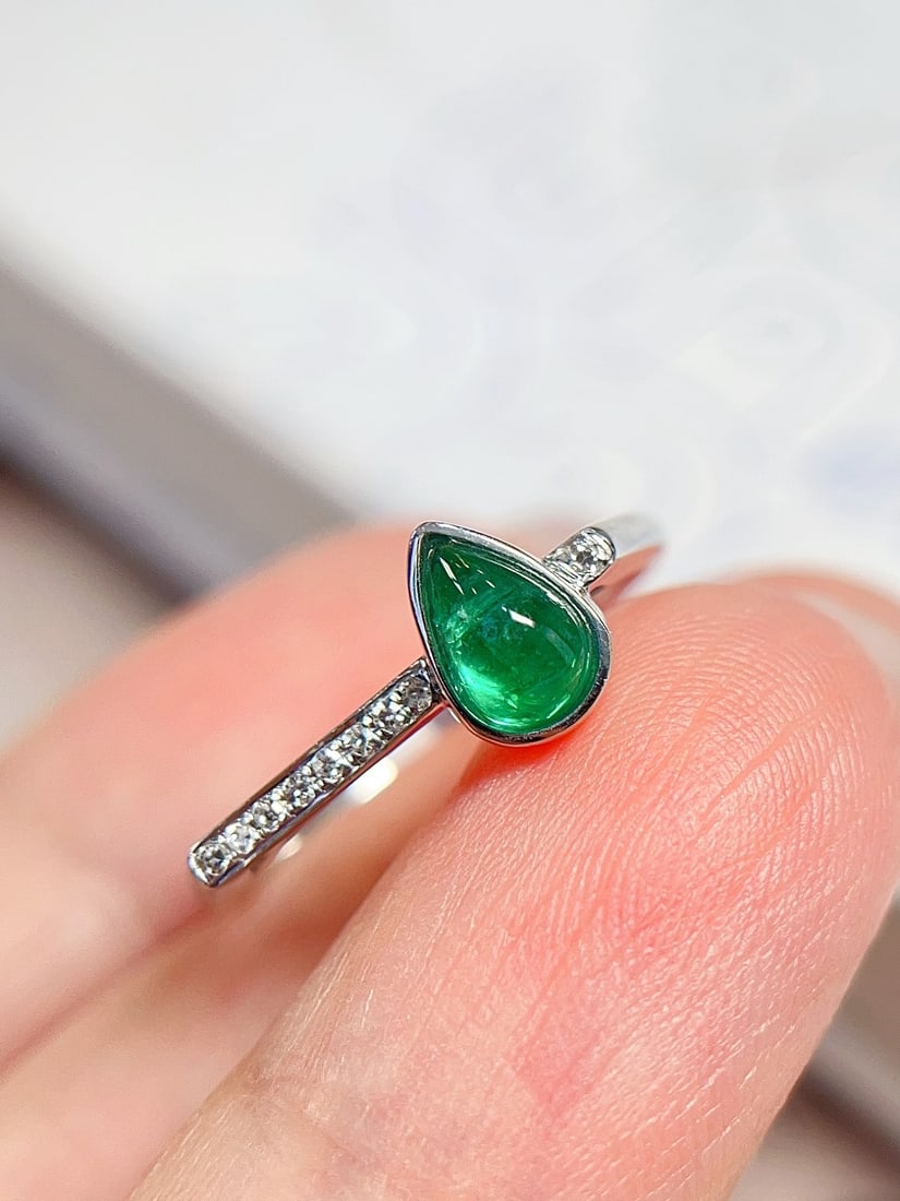 18K Gold Emerald Ring - 4