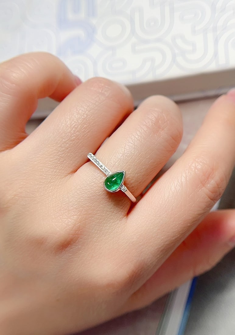 18K Gold Emerald Ring - 5