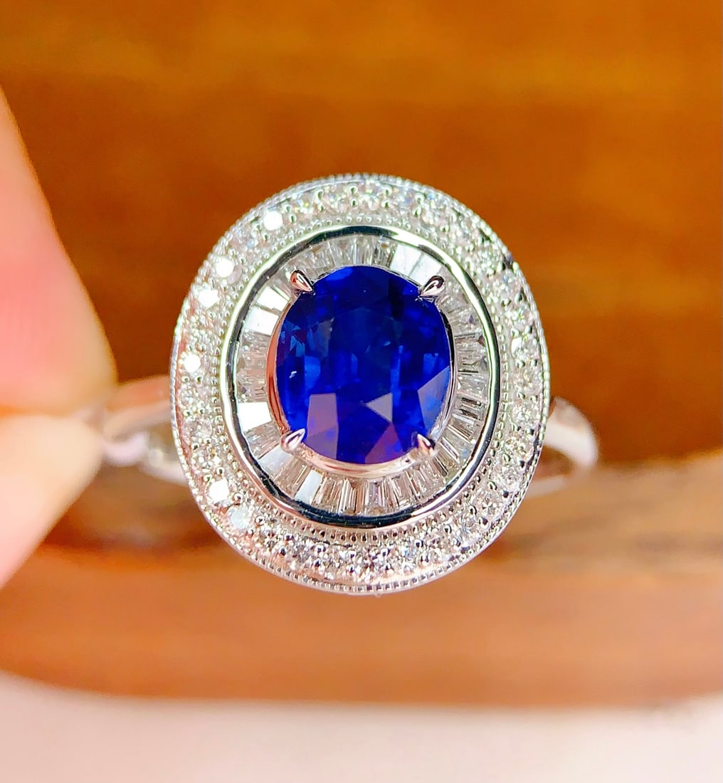18K Gold Natural Sapphire Ring: Title: 18K Gold Natural Sapphire Ring Description: This ring features a natural sapphire, showcasing a perfect blend of rich gold and cool white. The centerpiece is a large diameter 1.45-carat sapphir