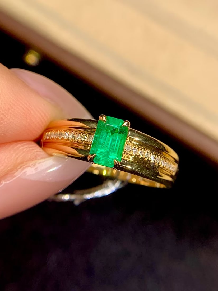 18K Gold Natural Emerald Ring - 2