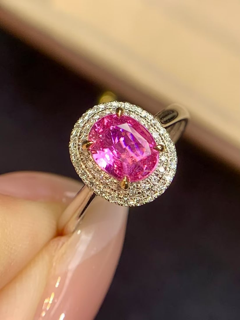 18K Gold Padparadscha Sapphire Ring: Title: 18K Gold Padparadscha Sapphire Ring Description: This ring is meticulously crafted in 18K gold, featuring a natural Padparadscha sapphire with a main stone weight of 1.26 carats, showcasing a