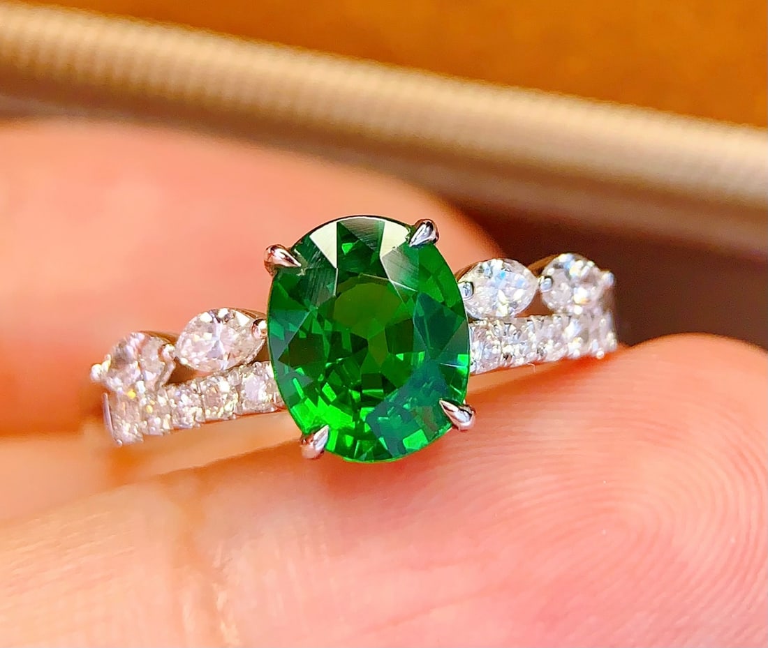 18K Gold Natural Tsavorite Ring - 5