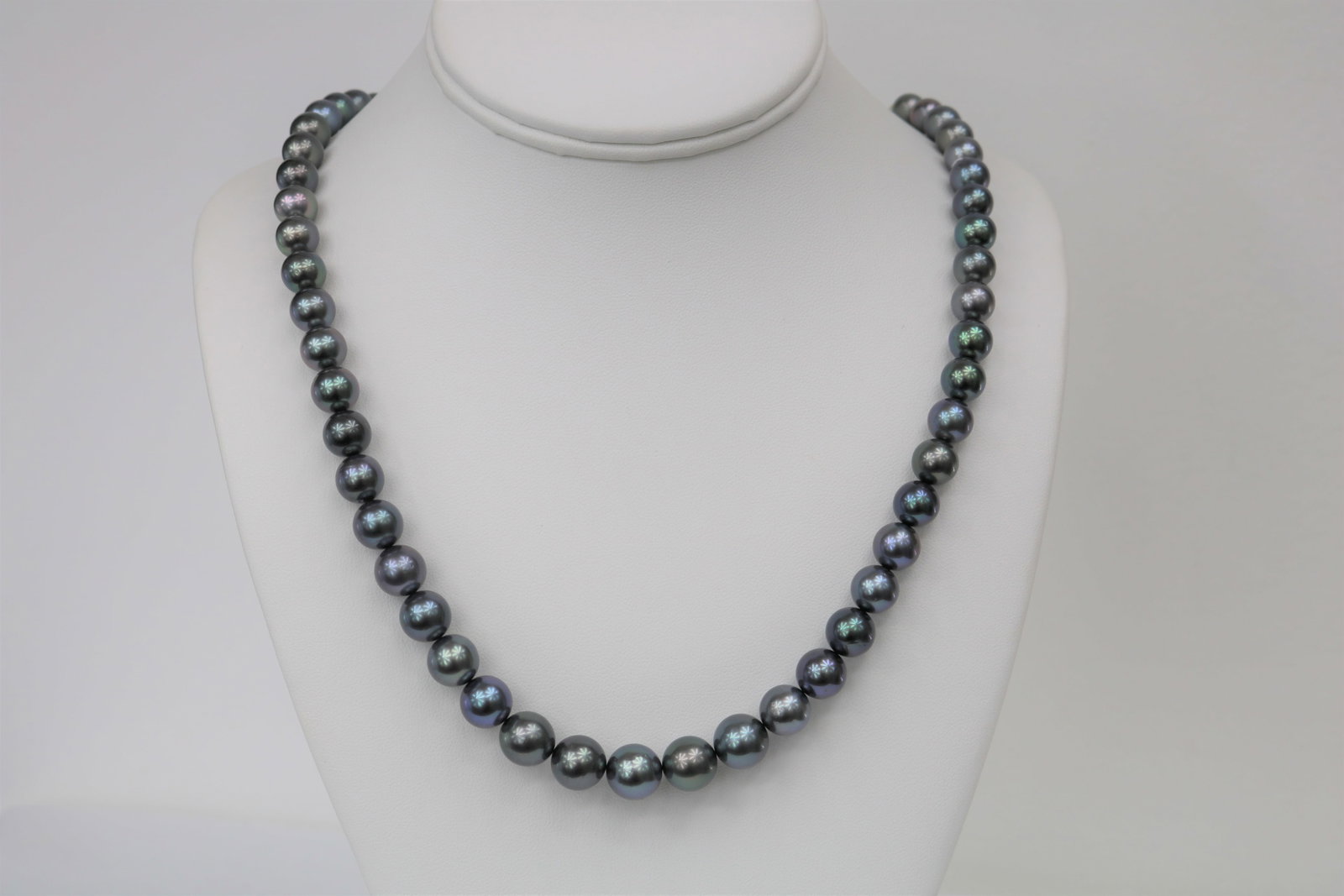 8-10mm Tahitian Dark/Blue Round Necklace with 14k Clasp: Title:8-10mm Tahitian Dark/Blue Round Necklace with 14k Clasp Description:AAA Quality, Round Dark with Blue Overtones Necklace, 45 pearl pieces, 18 inches hand knotted with 14k fish-hook clasp