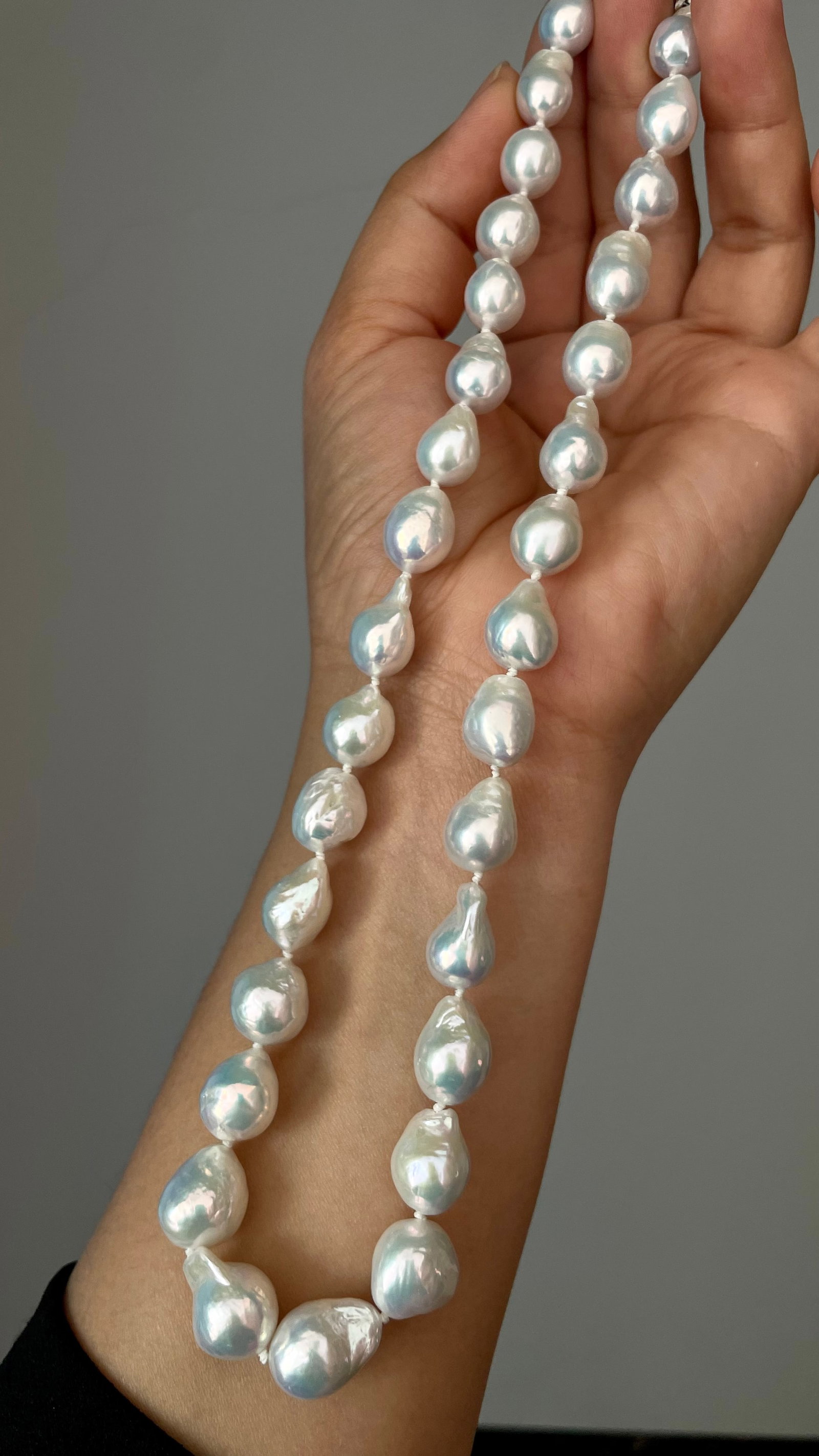 Natural Freshwater Pearl Baroque Necklace: Title: Natural Freshwater Pearl Baroque Necklace Description: This Natural Freshwater Pearl Baroque Necklace is renowned for its unique aurora luster and large diameter pearls. Each pearl displays a s