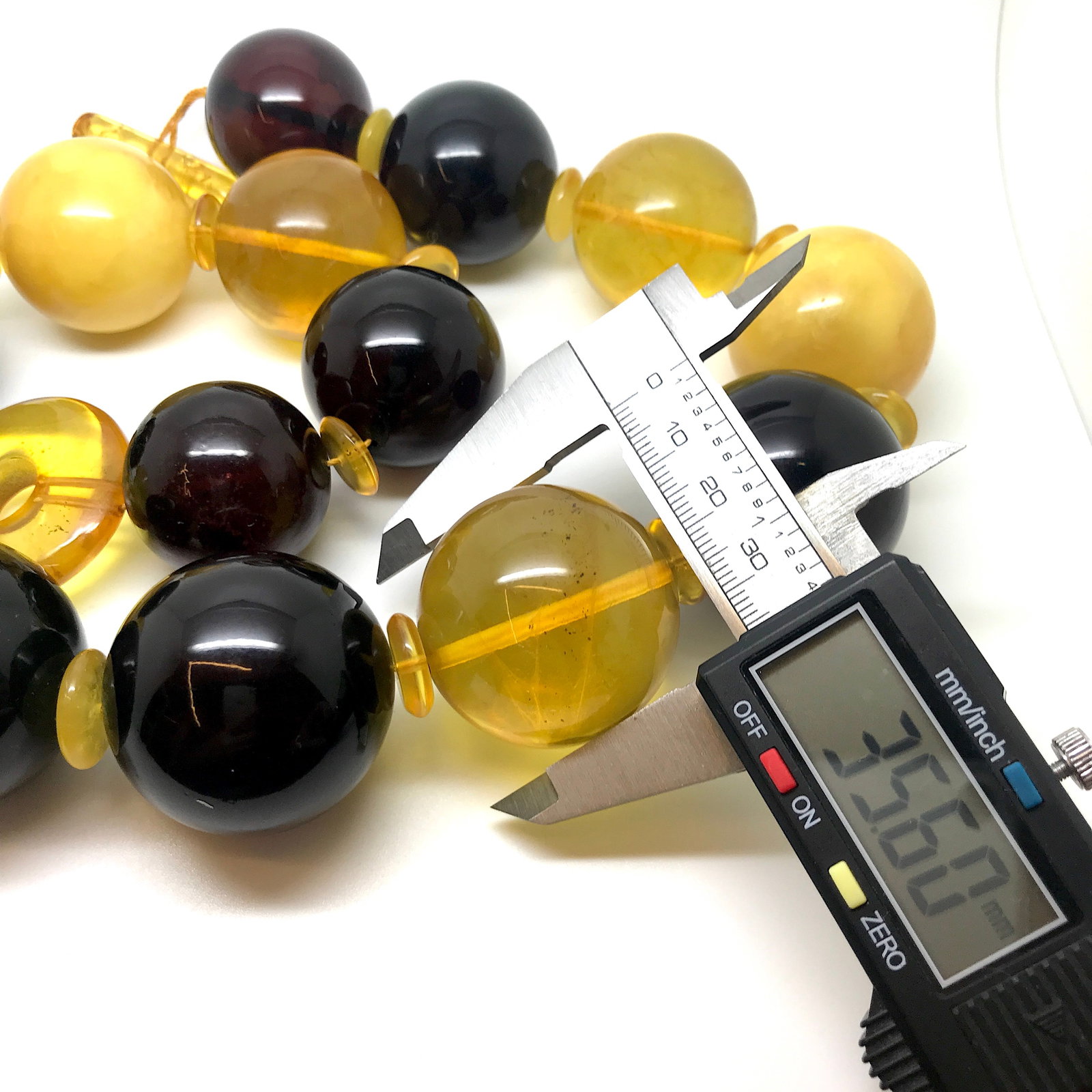 Alluring Vintage Amber Necklace made from Round Amber beads - 5