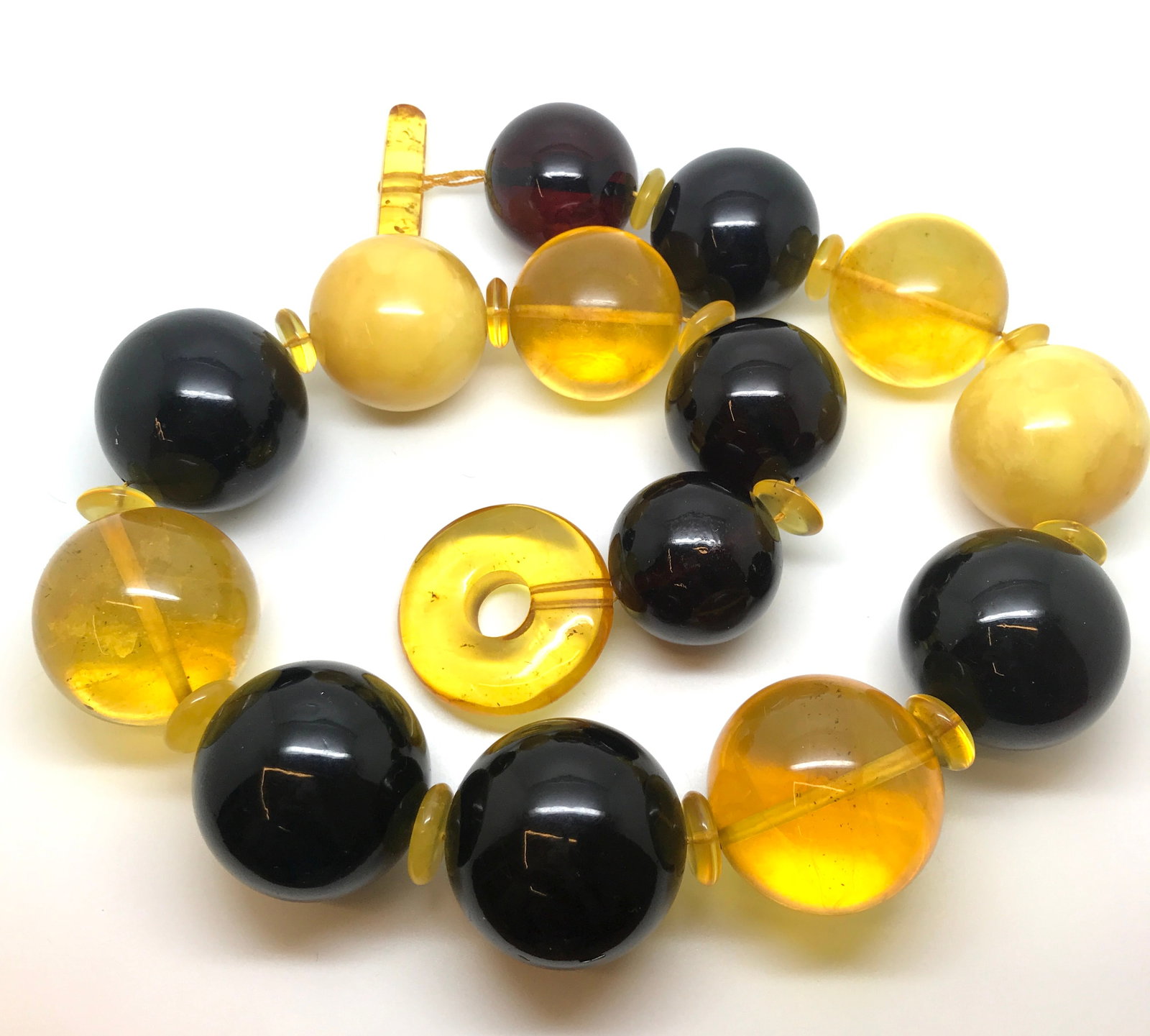Alluring Vintage Amber Necklace made from Round Amber beads - 6