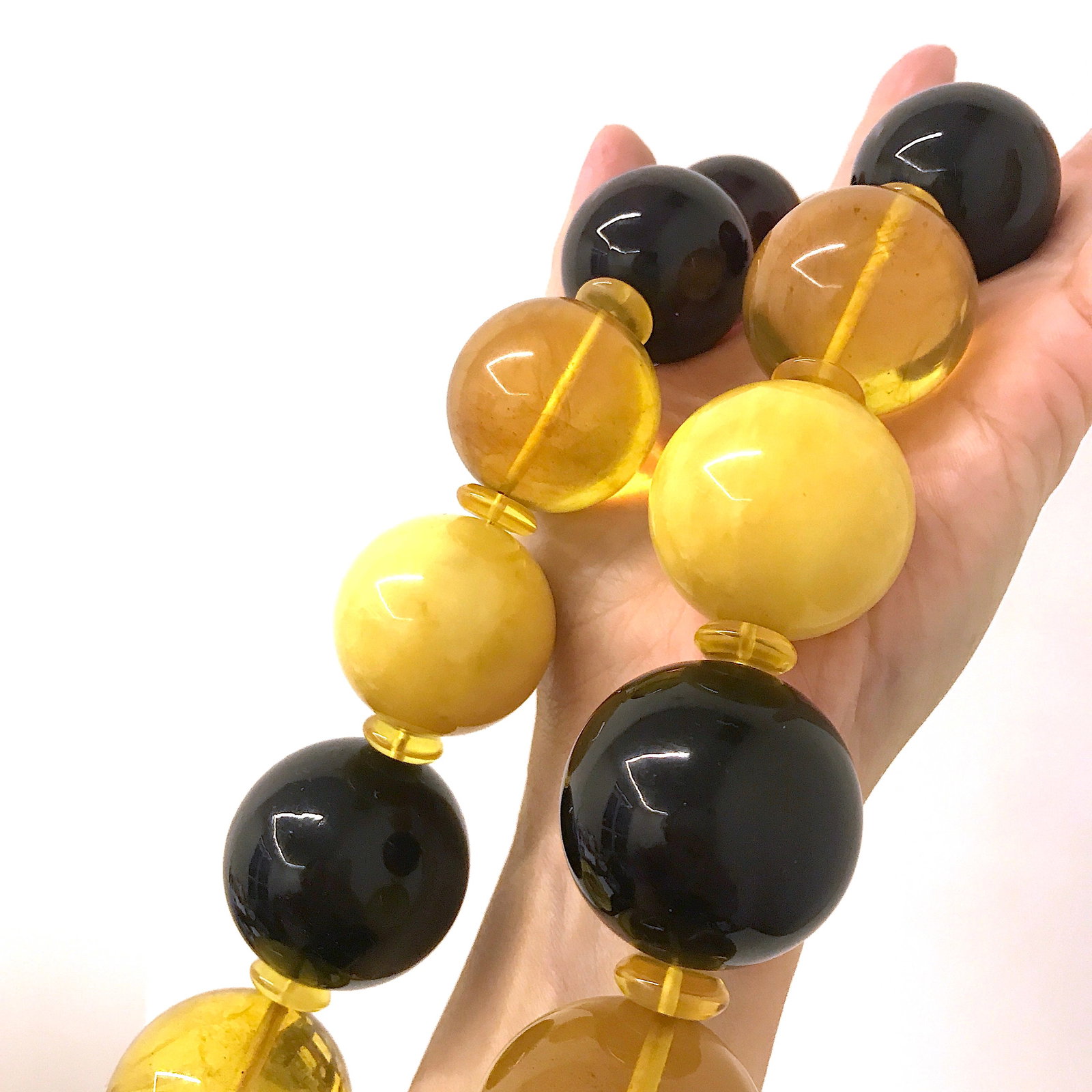 Alluring Vintage Amber Necklace made from Round Amber beads - 7