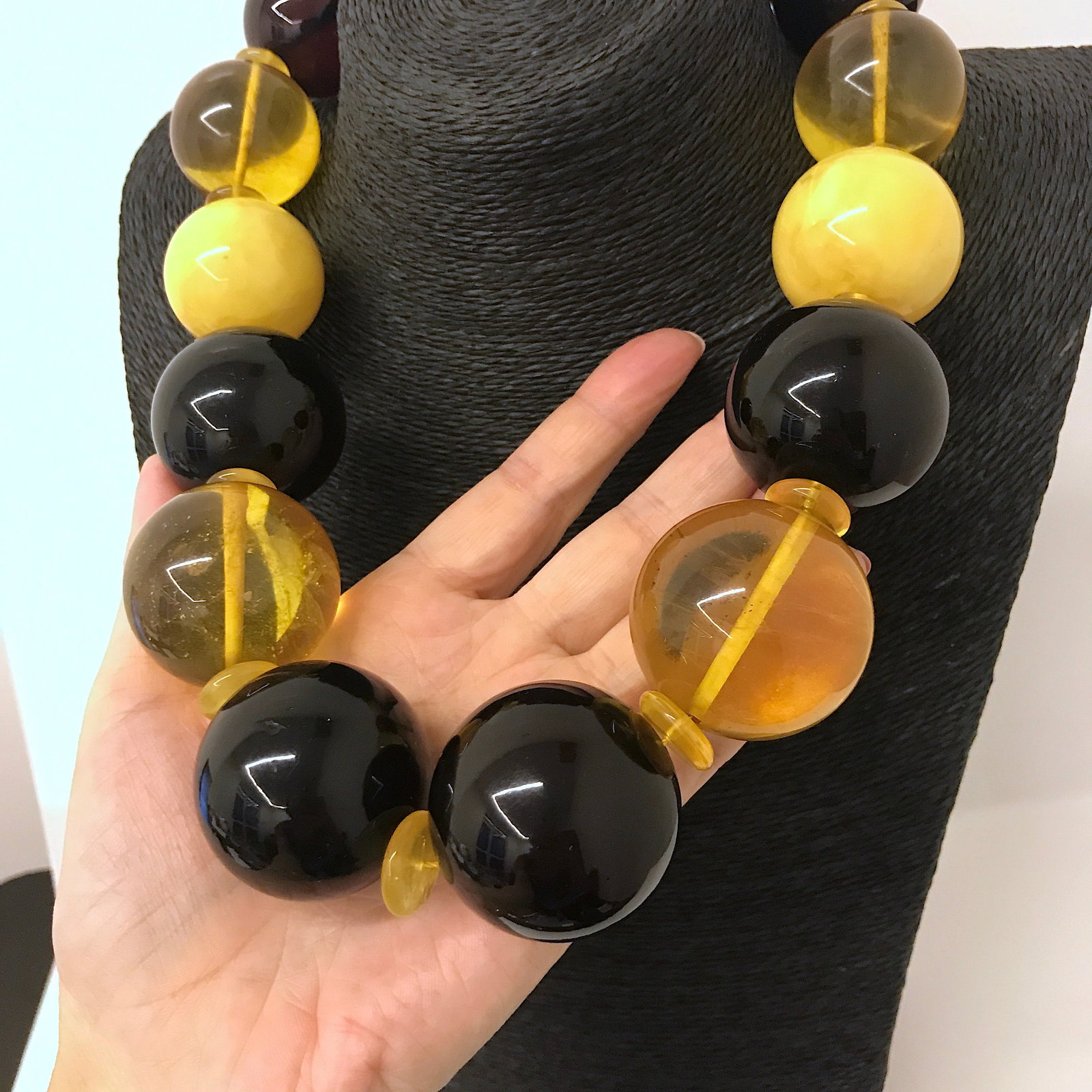 Alluring Vintage Amber Necklace made from Round Amber beads - 8