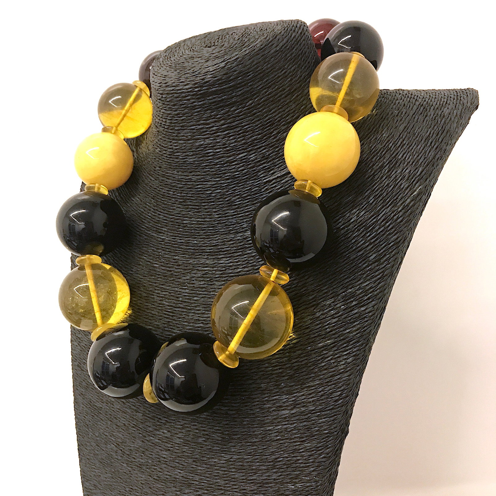 Alluring Vintage Amber Necklace made from Round Amber beads - 9