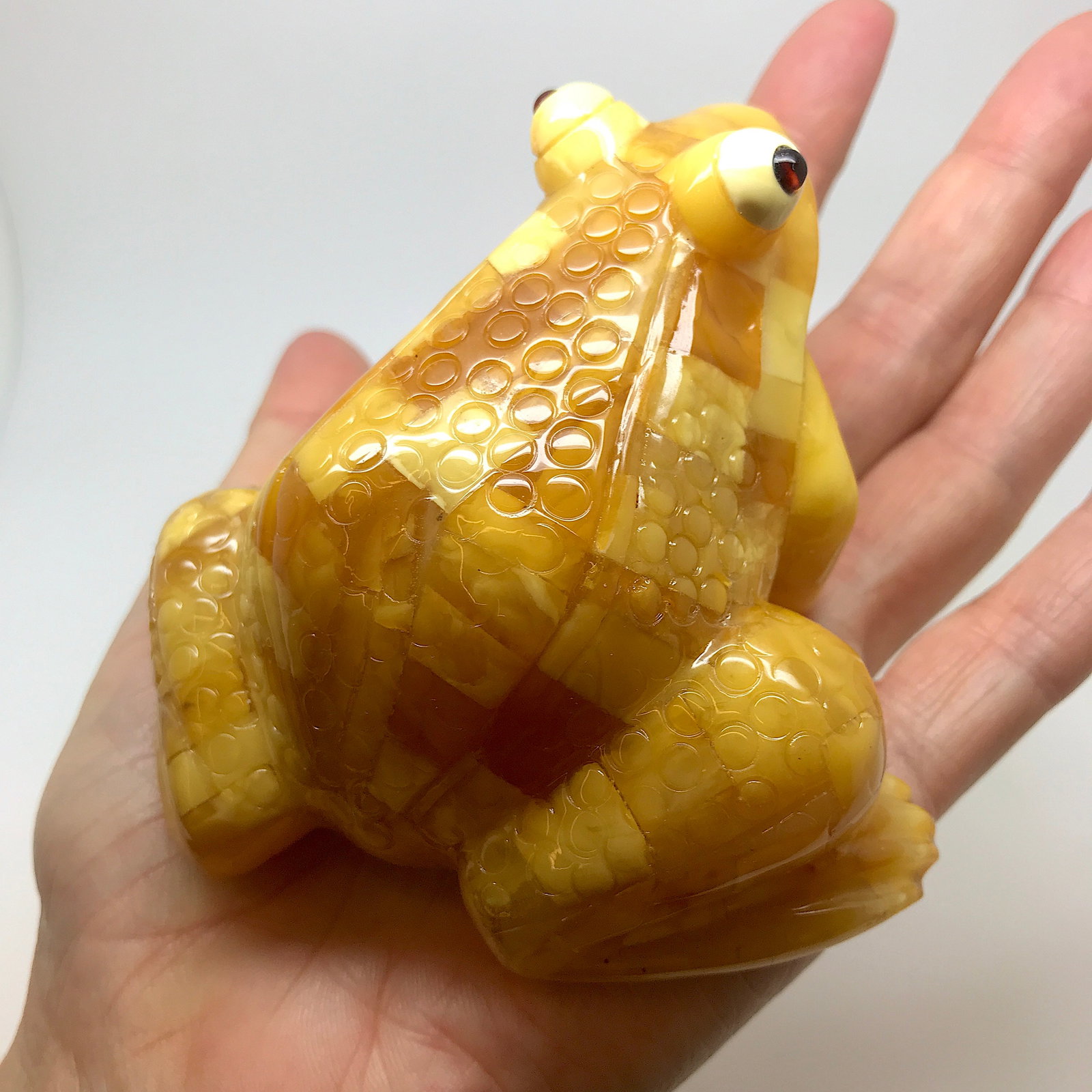 Impressive Unique Vintage Amber Statue shaped like a Frog - 5