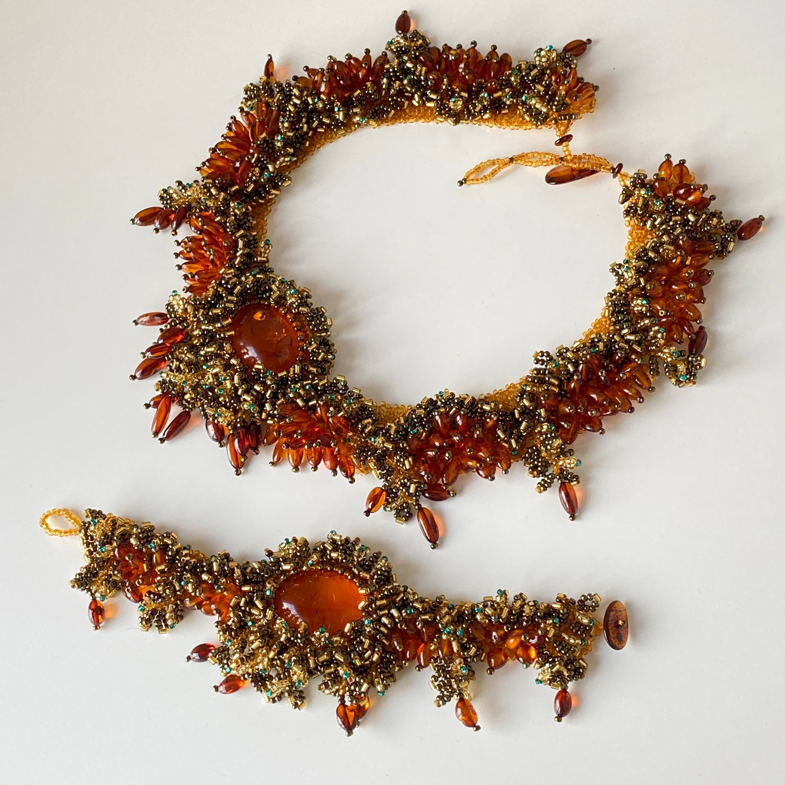Unique and Remarkable Amber Bracelet and Necklace set made from Leaf Shaped Amber beads - 10